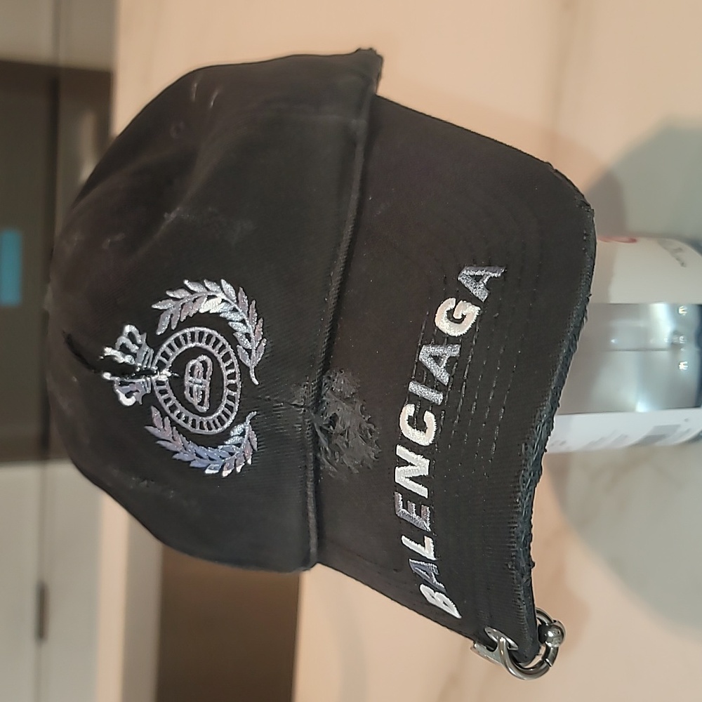 Balenciaga pircing cap 2030